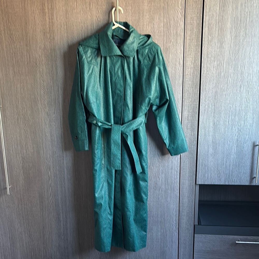 Women’s London Fog full length raincoat size 6